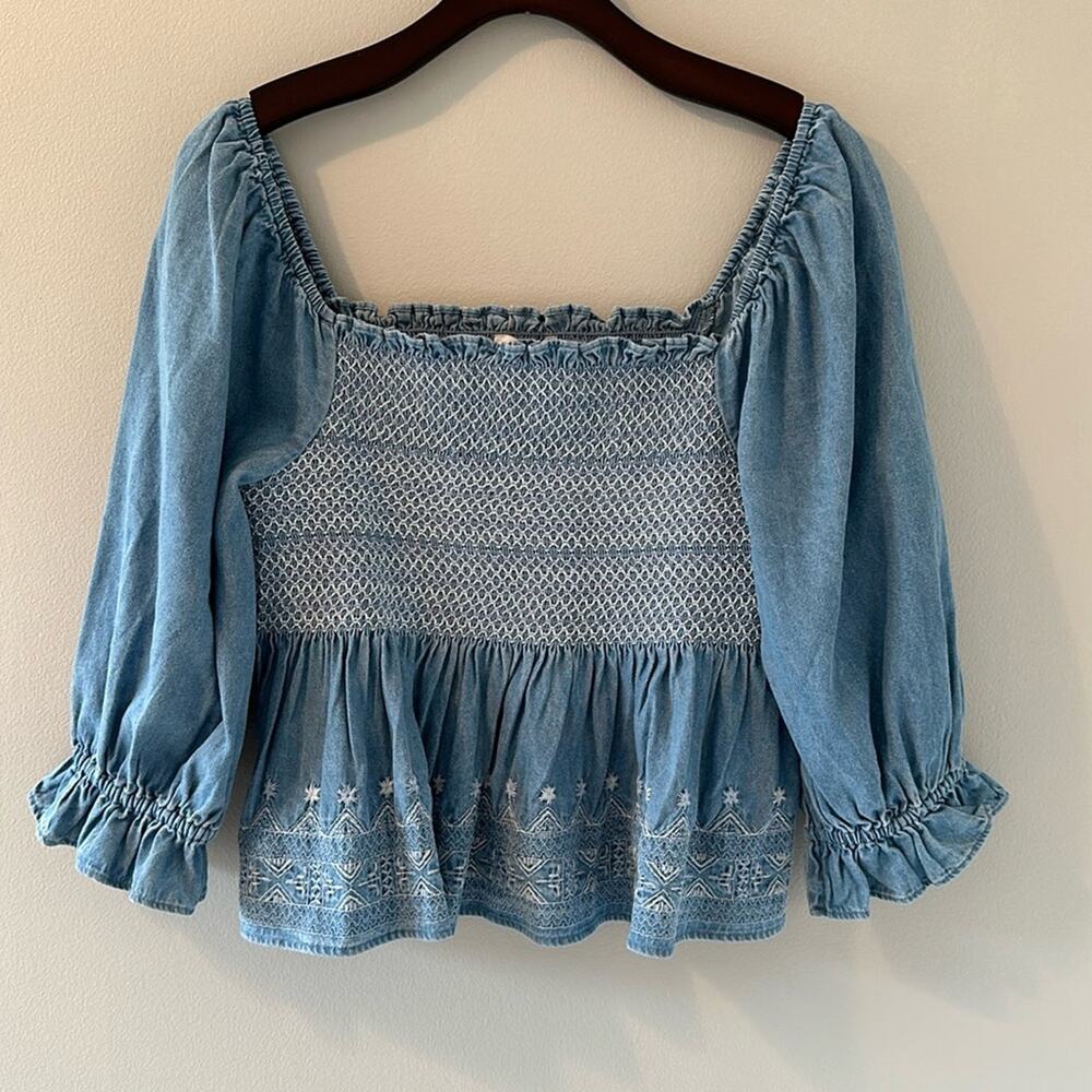 NWT America Eagle Peplum Denim Smocked Off the Shoulder Top Medium